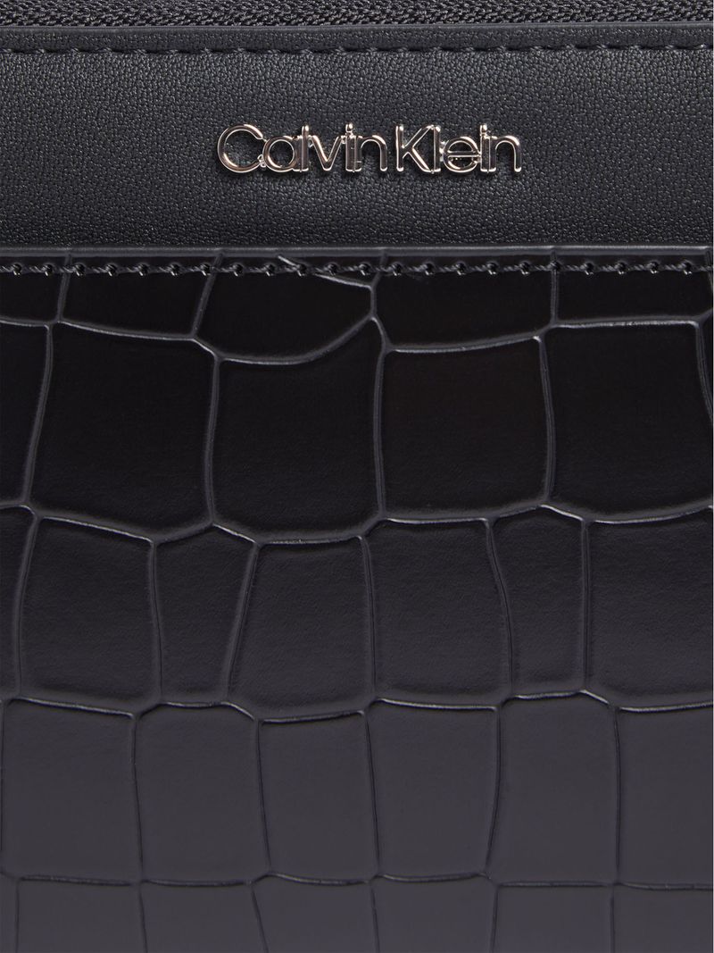 billetera-negra-must-estilo-cocodrilo