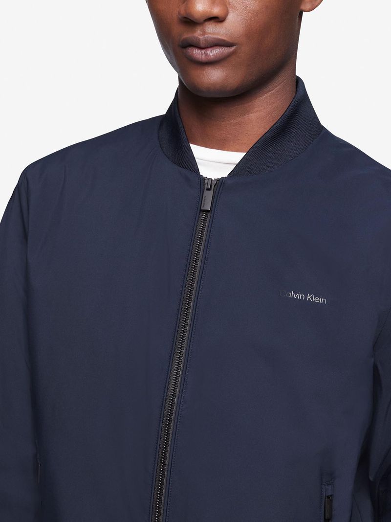 chaqueta-azul-con-cierre
