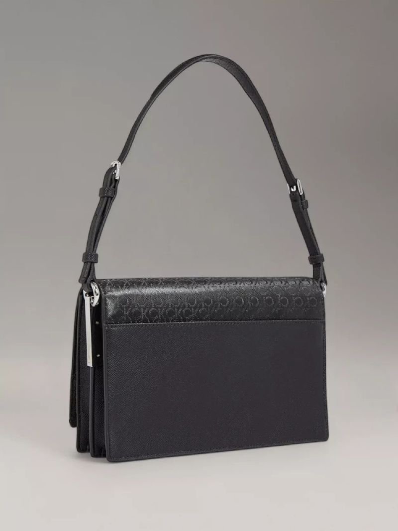 bolso-negro-hombro-elongated-monograma