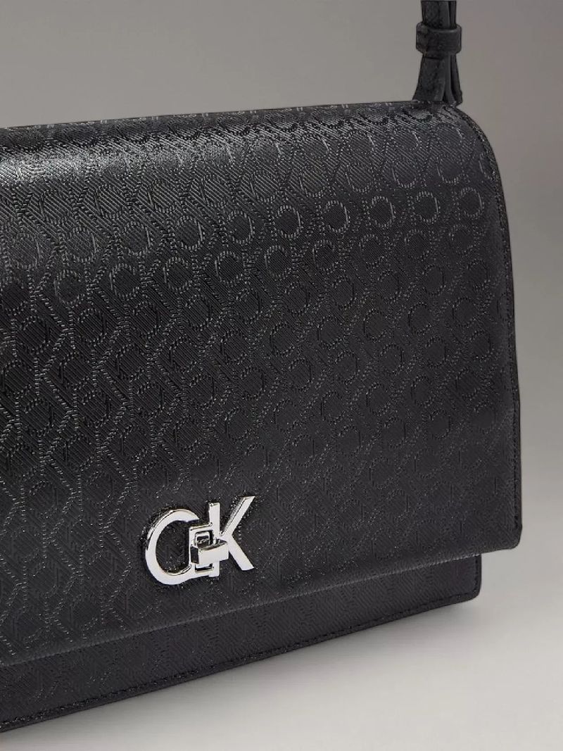 bolso-negro-hombro-elongated-monograma