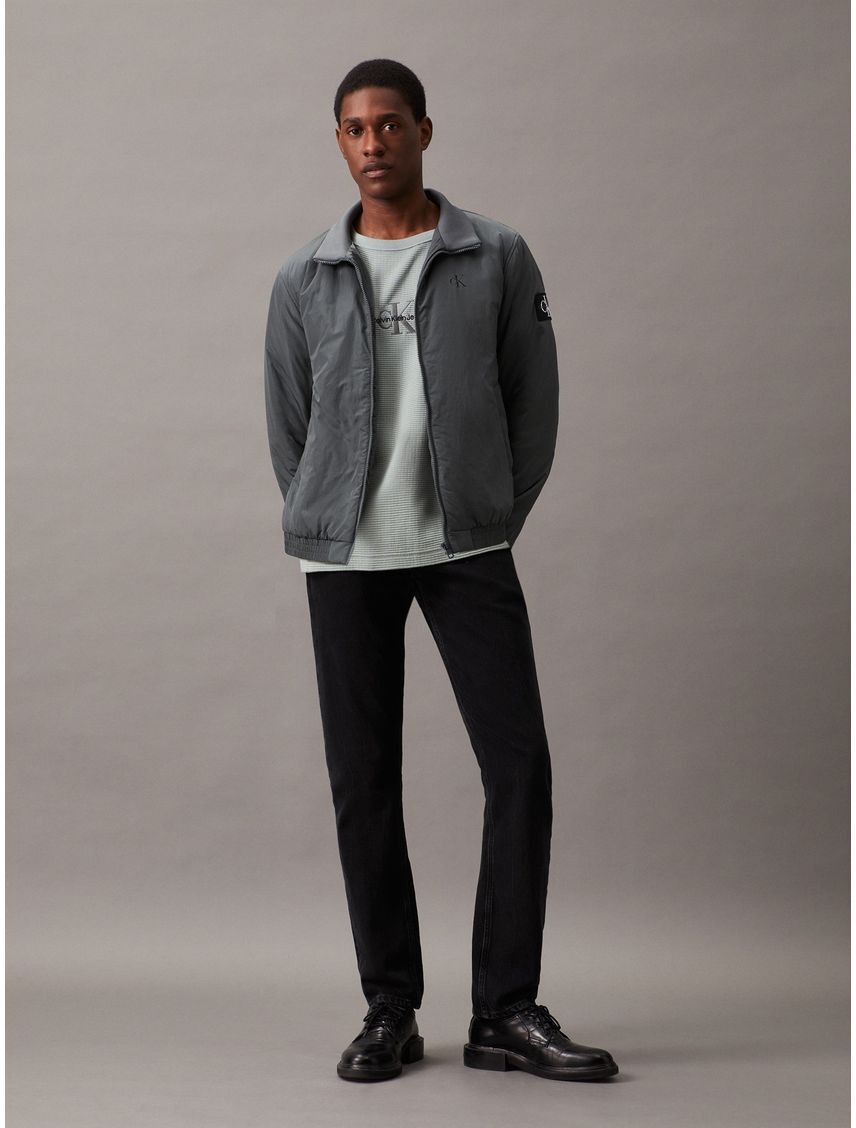 Chaqueta gris de nailon acolchado con cremallera