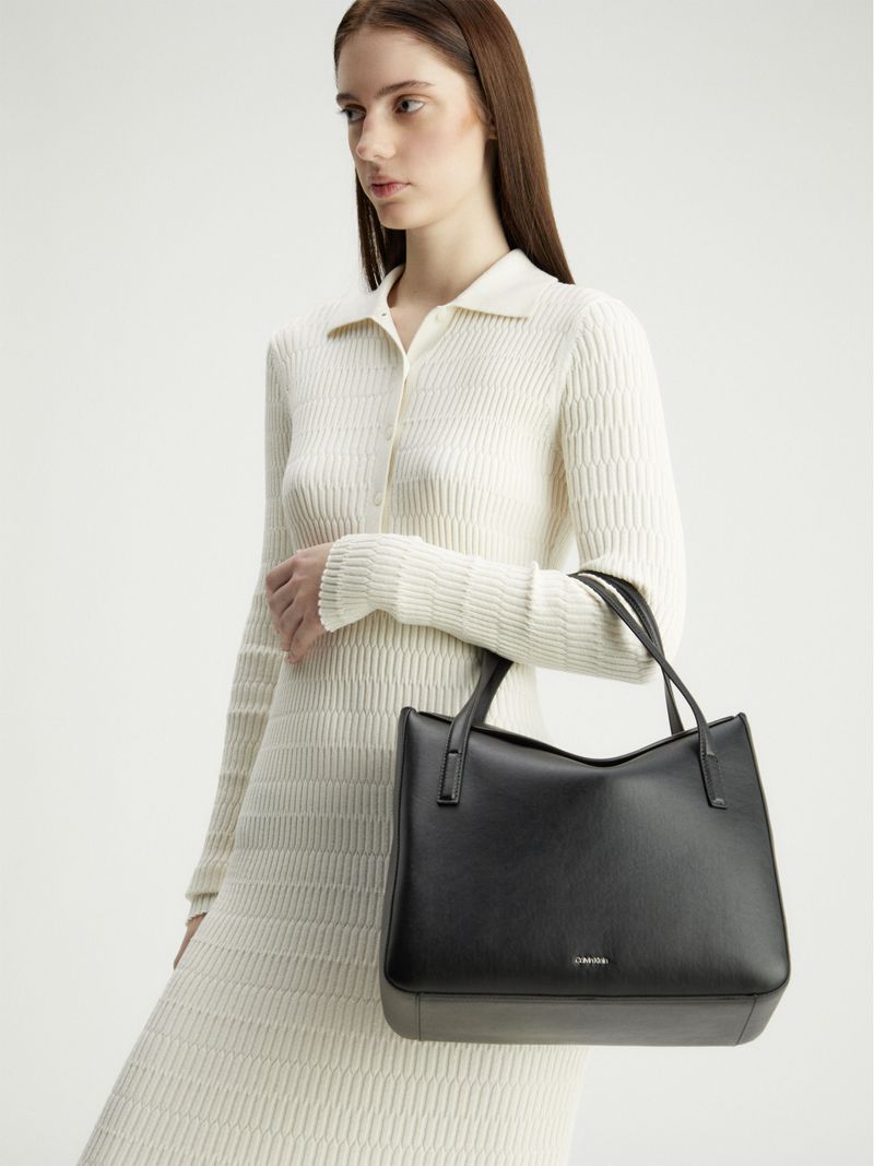 bolso-negro-shopper-soft-sculpt