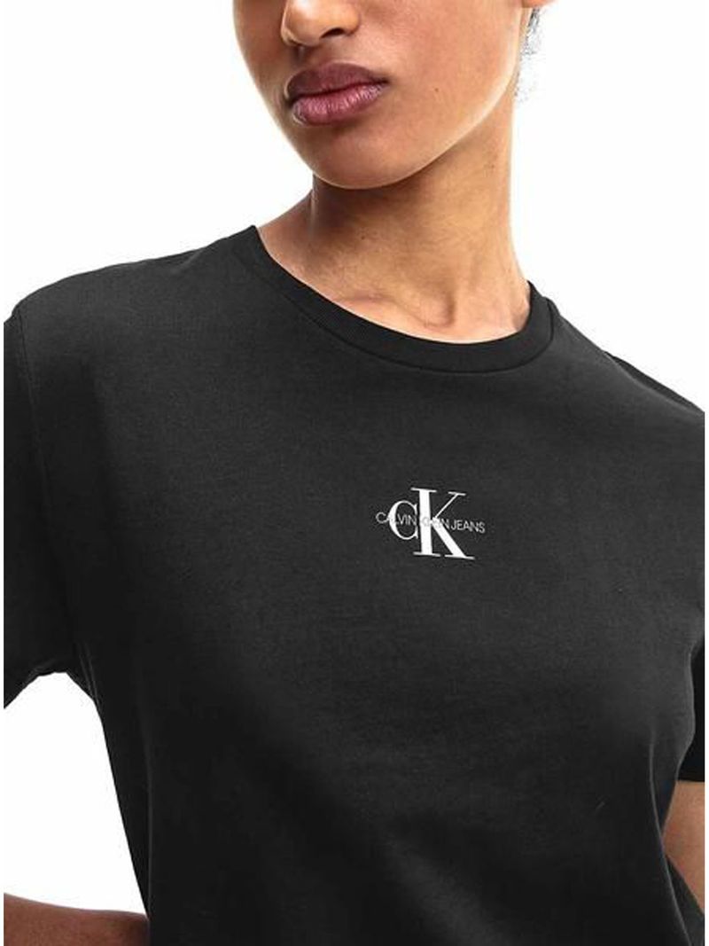 camiseta-negra-slim-micro-monograma