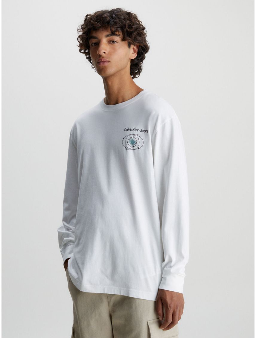 Camiseta Blanco De Manga Larga Con Estampado En La Parte Trasera