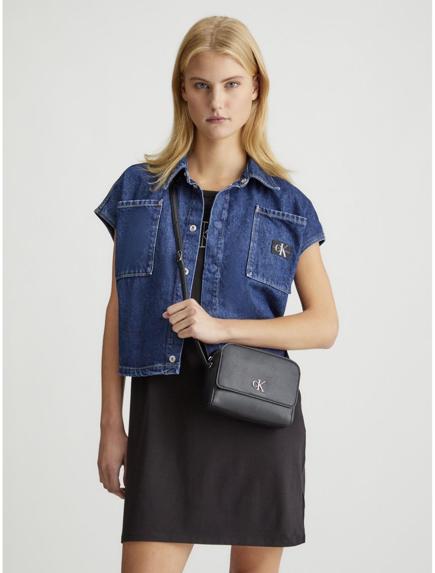 Bolso negro cruzado minimal monogram