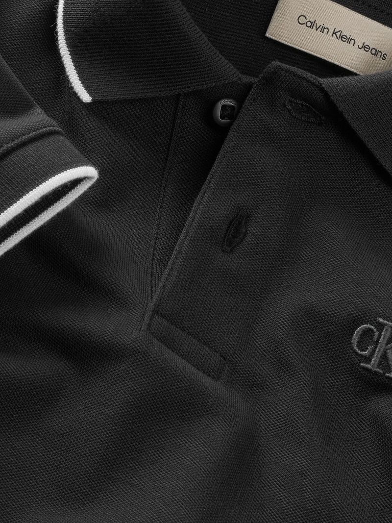 polo-negro-detalle-en-bordes-para-nino
