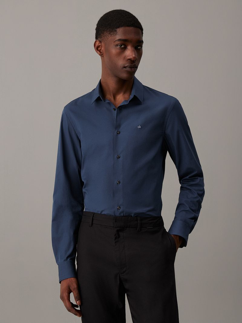 camisa-negra-slim-popelin-elastico