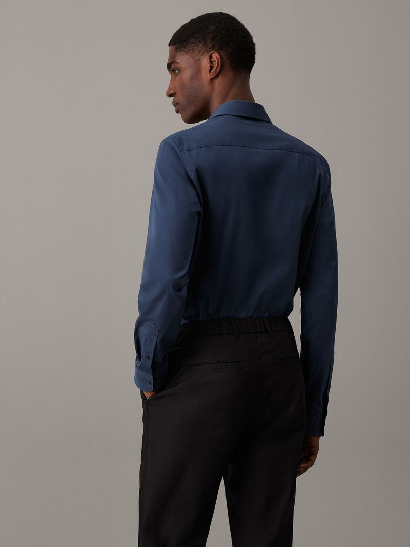 camisa-negra-slim-popelin-elastico