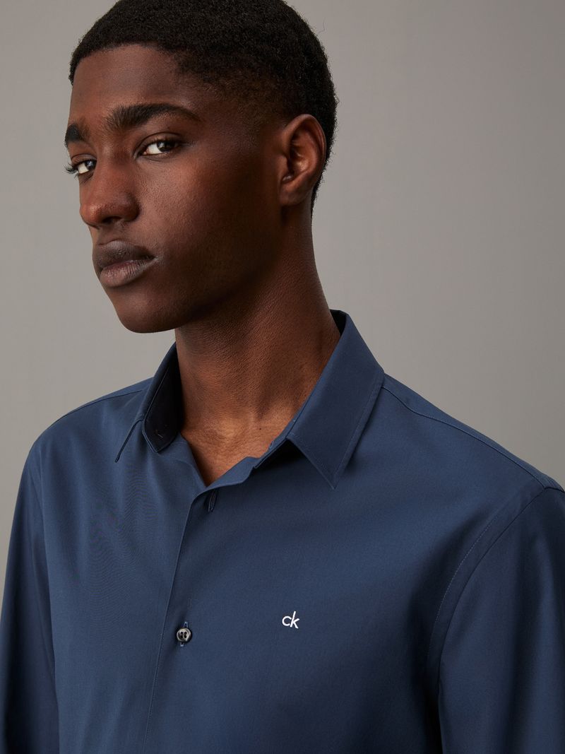 camisa-negra-slim-popelin-elastico