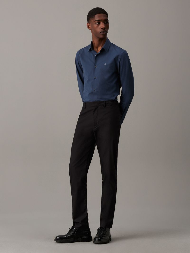 camisa-negra-slim-popelin-elastico