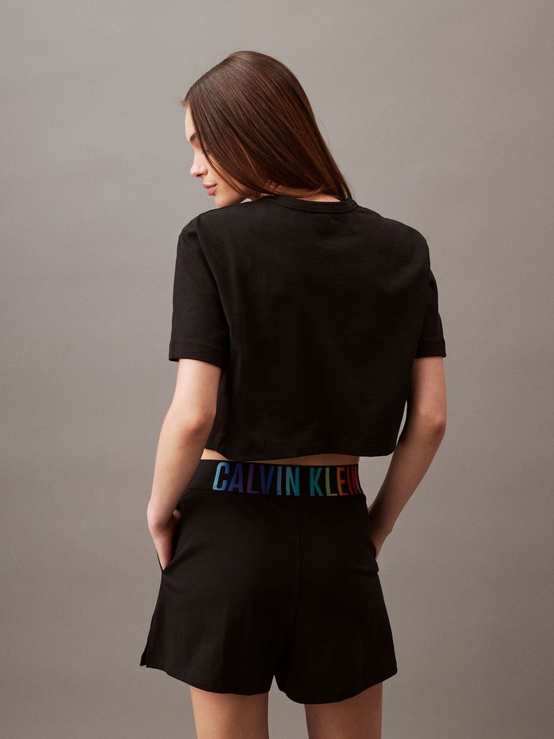 shorts-negro-negro-estar-en-casa-intense-power-pride