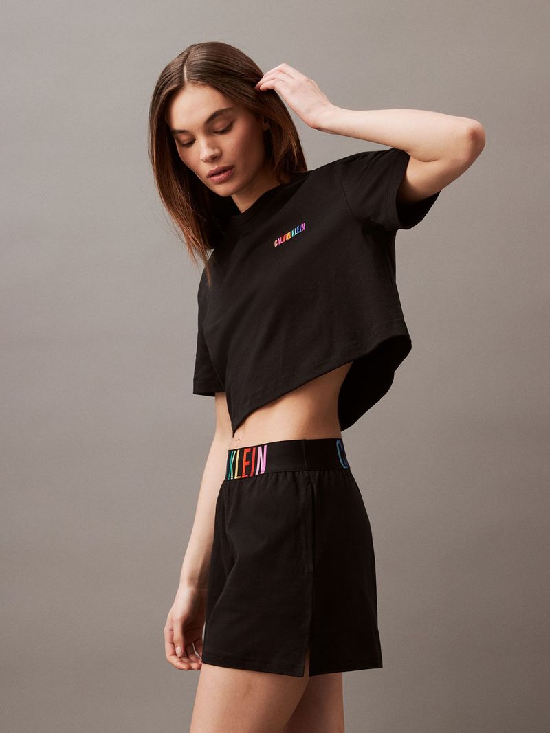 shorts-negro-negro-estar-en-casa-intense-power-pride