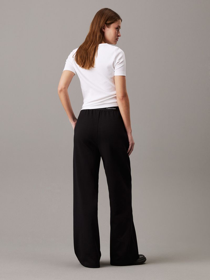 pantalones-negro-pierna-ancha-cinta-logo