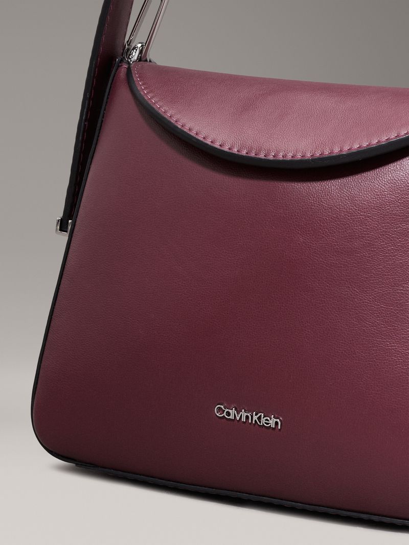 bolso-rojo-mano-pequeno