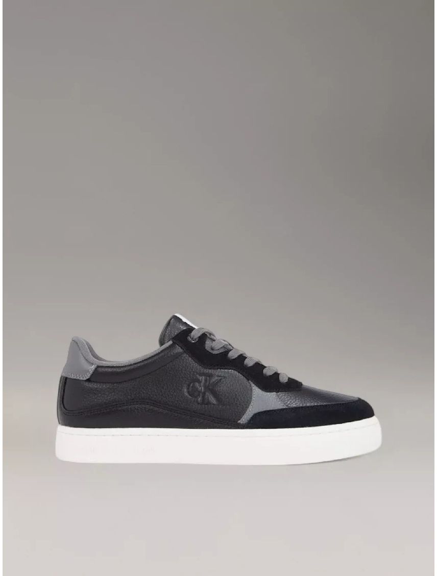 Tenis negro e cuero