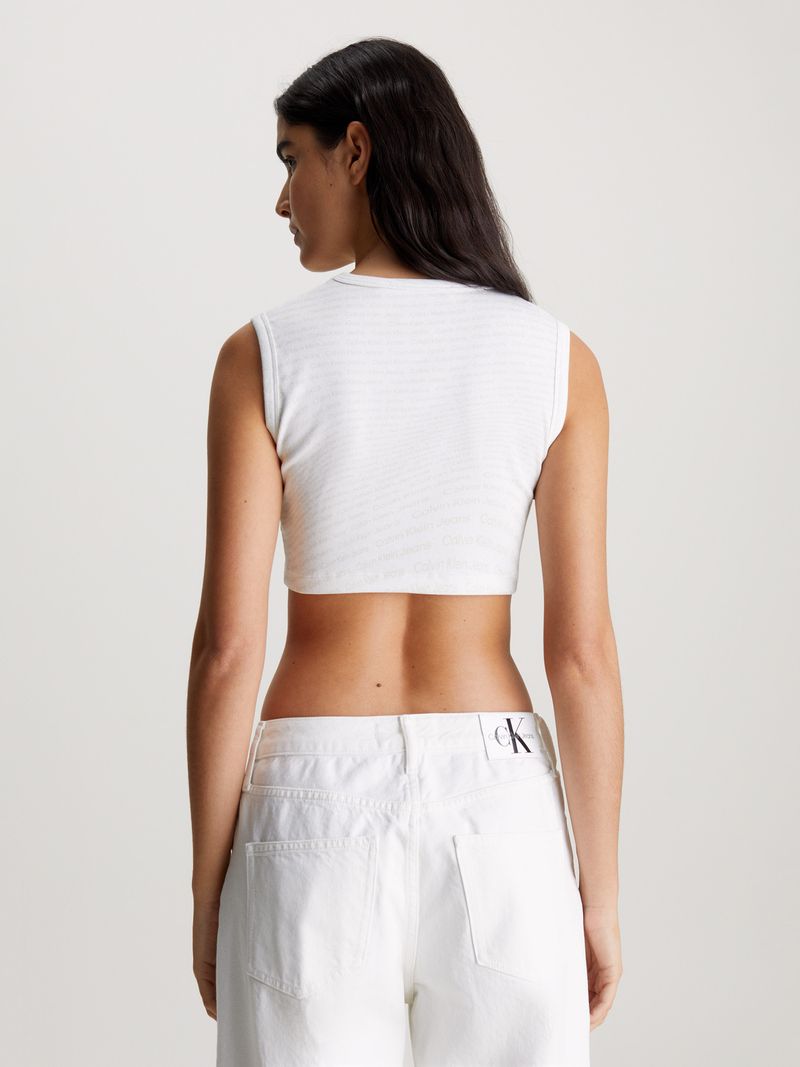 camiseta-blanca-top-cropped-con-estampado-en-toda-la-prenda