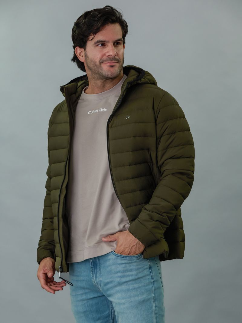 chaqueta-verde-acolchada-capota