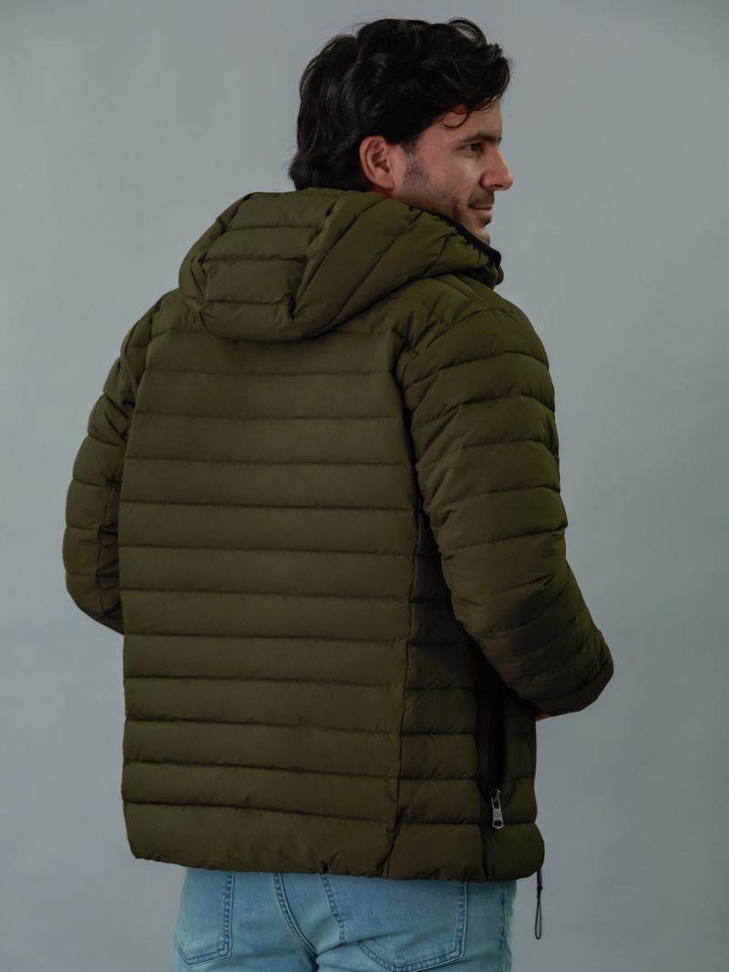 chaqueta-verde-acolchada-capota