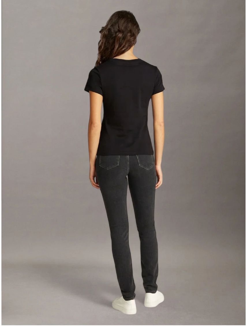Camiseta negra slim con logo