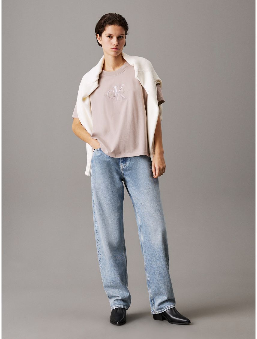 Camiseta beige holgaa con monograma