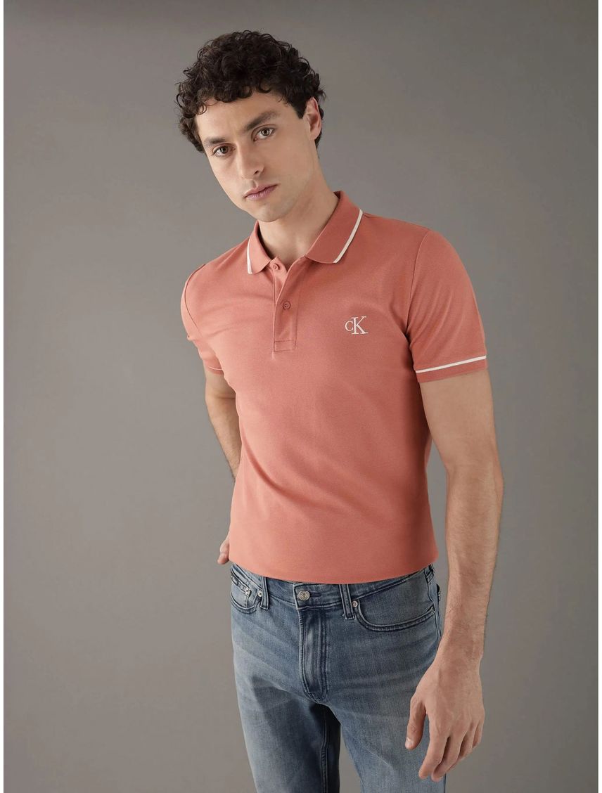 Polo naranja slim con ribete en contraste