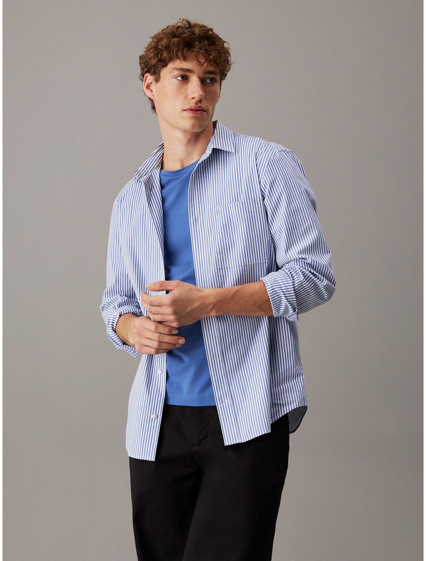 Camisa celeste elástica a rayas e popelina