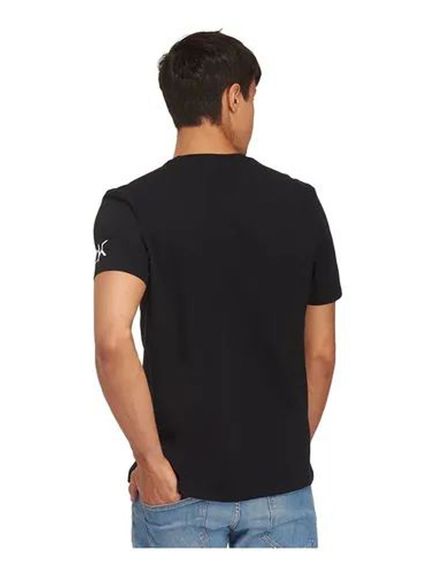 Camiseta negra con logo traveling