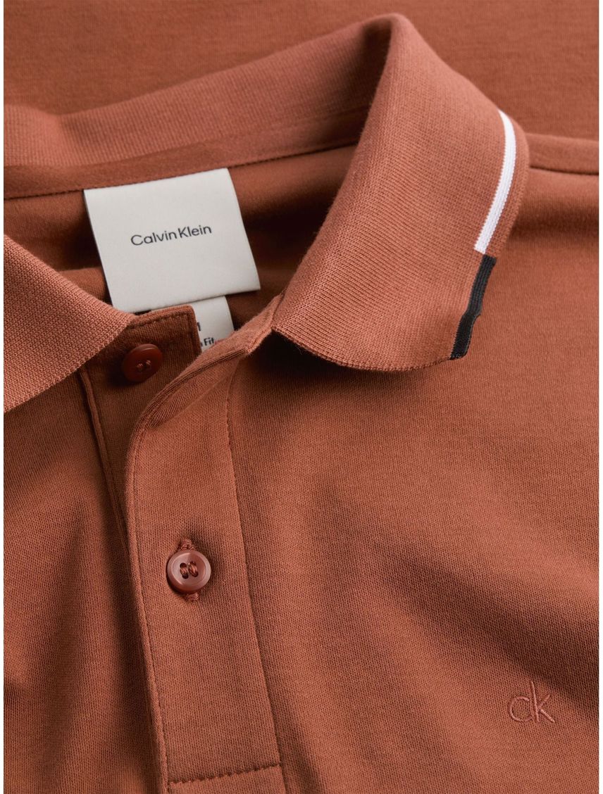 Polo rojo slim con etalle en bores
