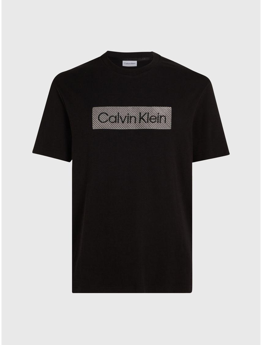 Camiseta negra con borao texturizao