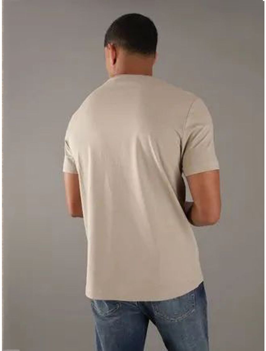 Camiseta beige de algodón con parche de goma