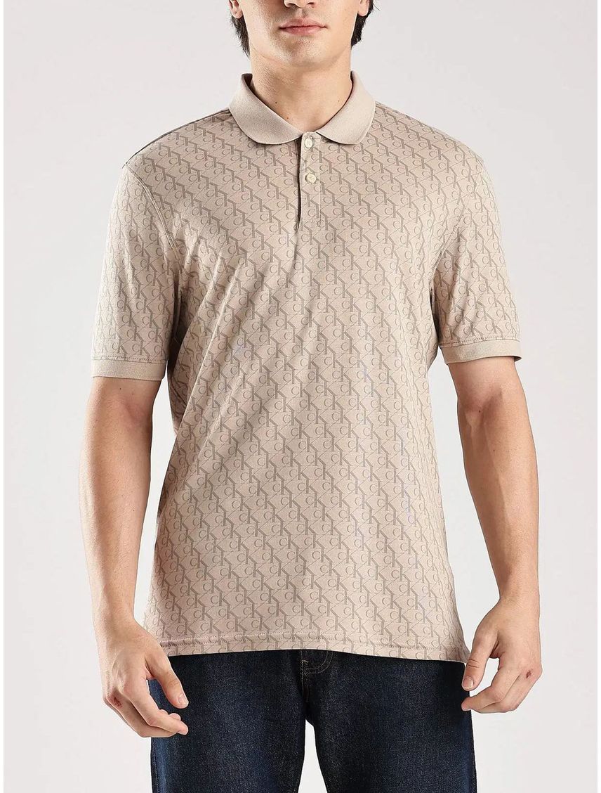 Polo beige manga corta con estampao en toa la pieza