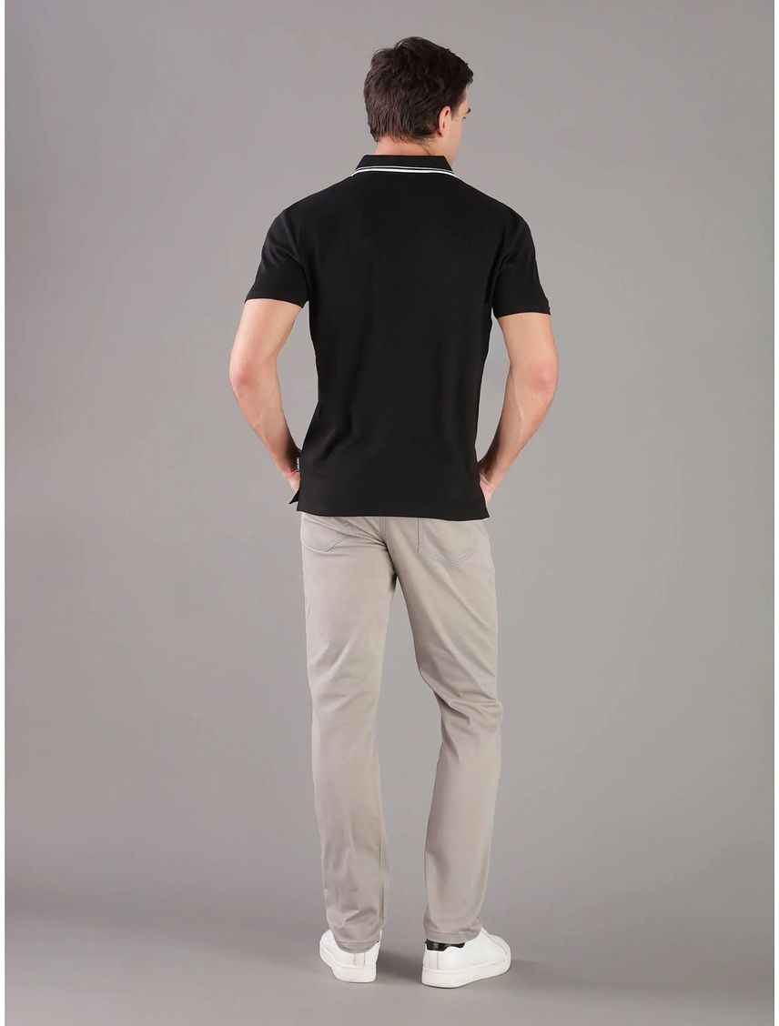 Polo Negro con Ribete de Algodón Líquido