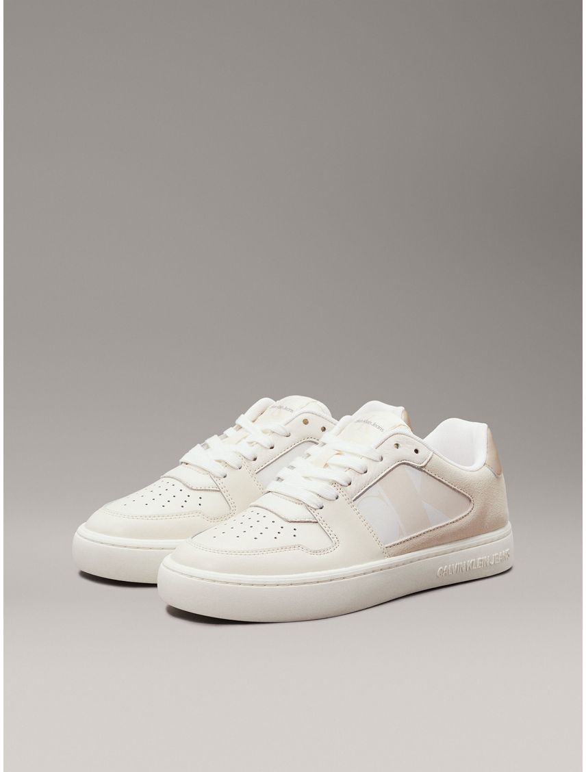Tenis beige classic con detalles de gamuza