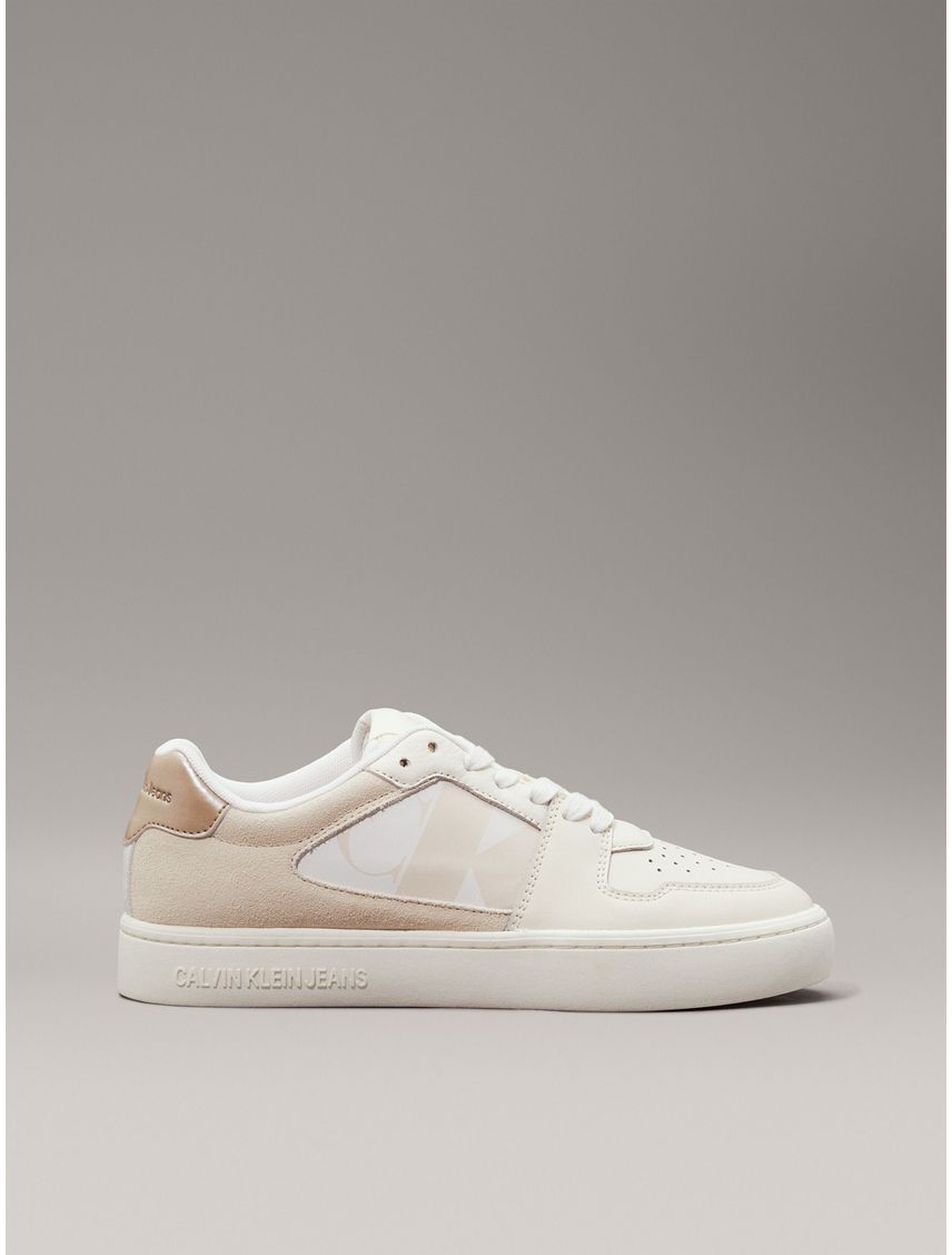 Tenis beige classic con detalles de gamuza