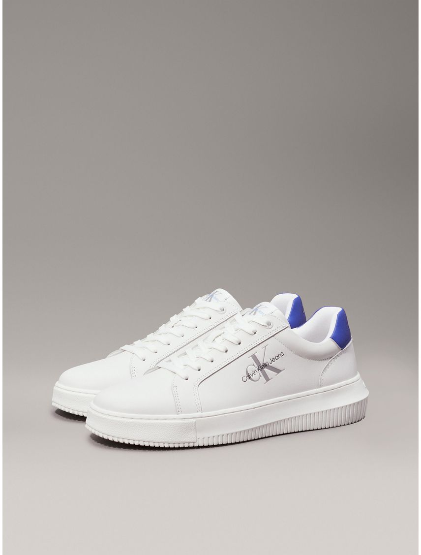 Tenis azul de cuero robusto