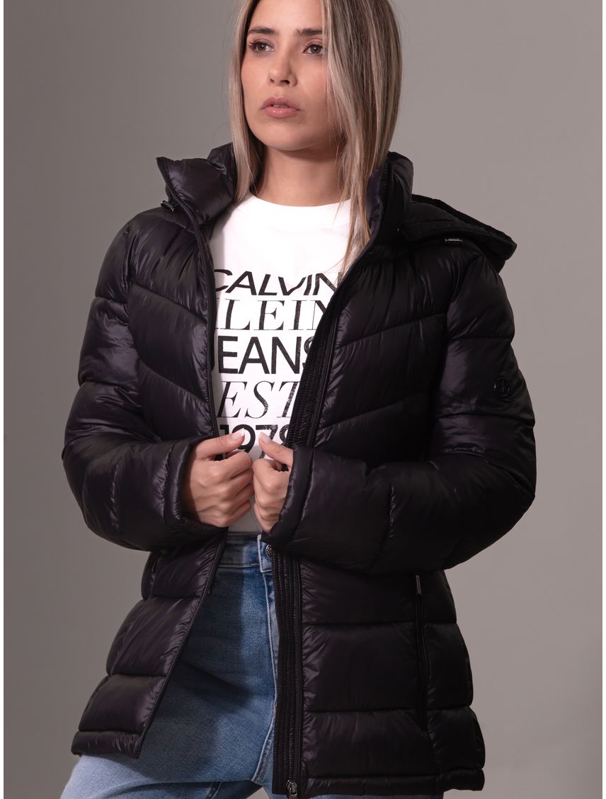 Chaqueta negra acolchaa sorona