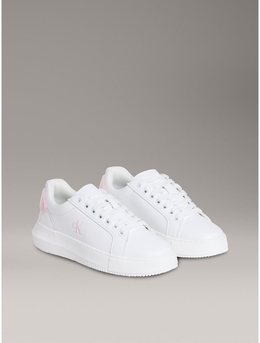 Tenis blanco chunky cupsole con parche