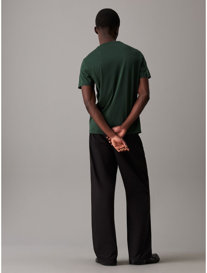 Camiseta verde de algodón con parche de goma