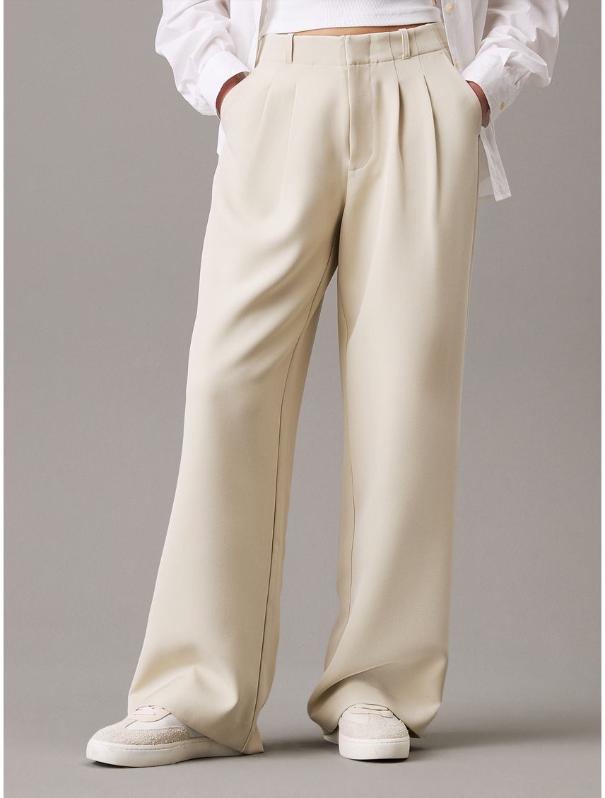 Pantalón gris recto de crepé plisado