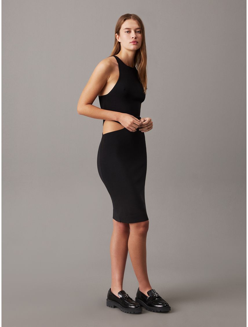 Vestido negro de punto slim con corte