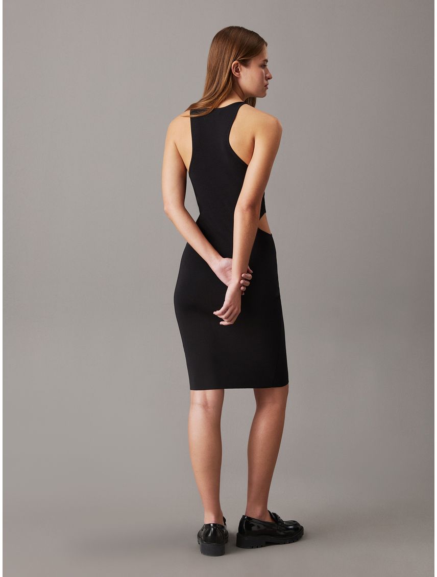 Vestido negro de punto slim con corte