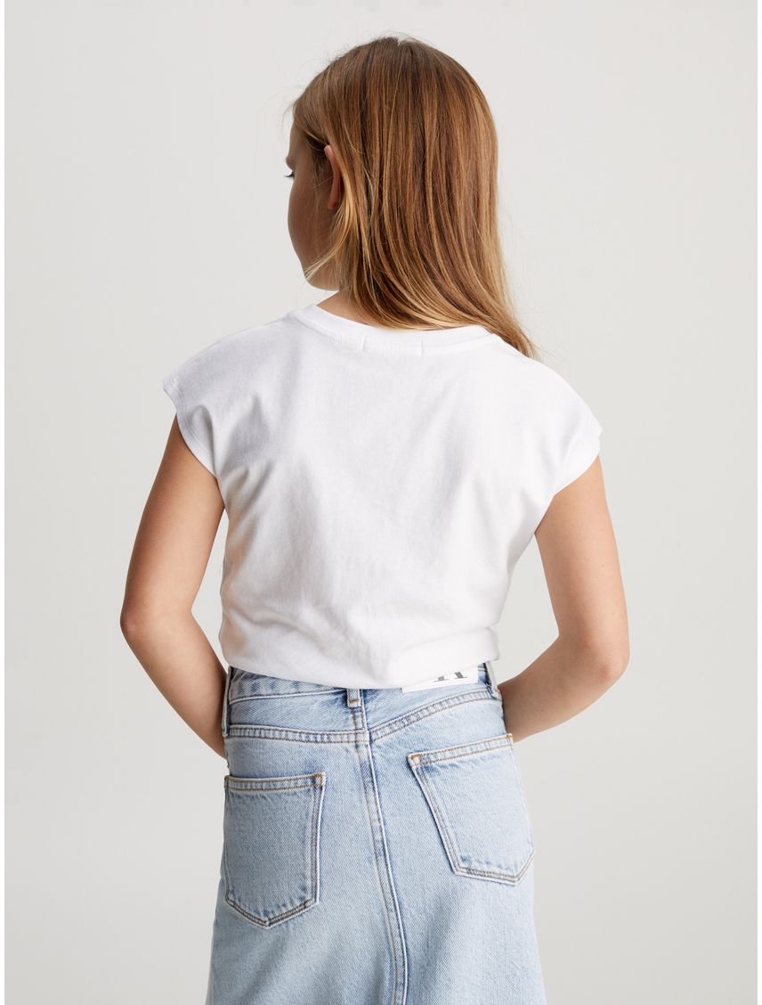 Camiseta blanca boxy con logo aterciopelado para niña