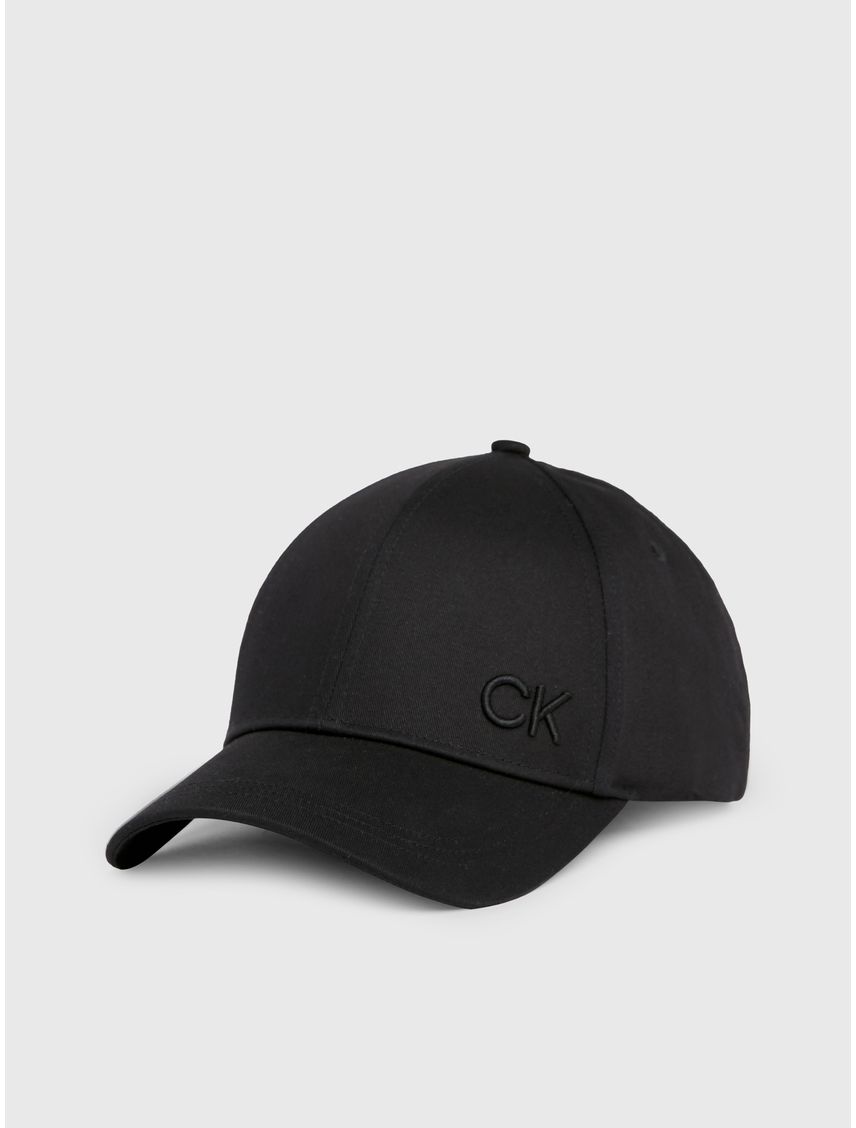 Gorra negra con monograma bordado