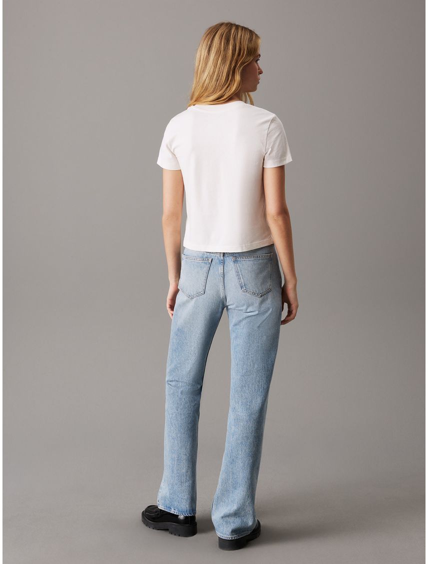 Camiseta blanca regular con logo institutional