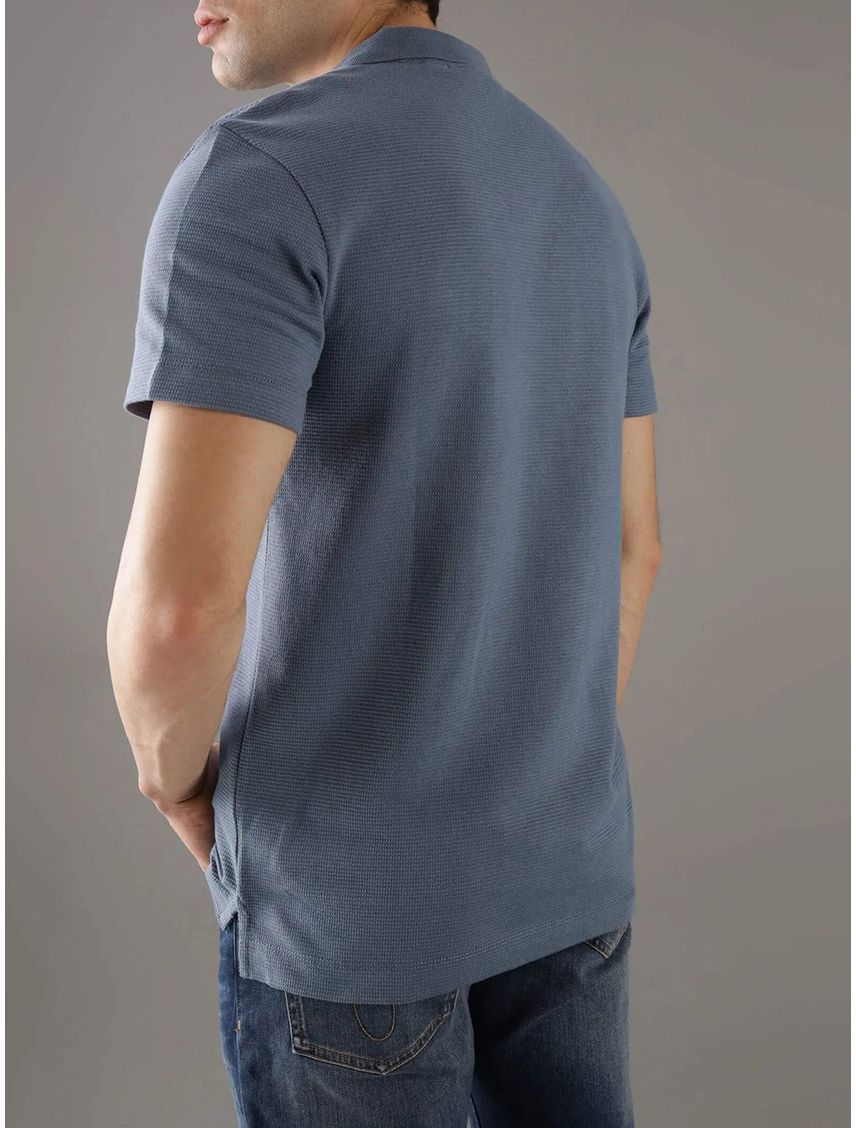 Polo azul textured con monograma