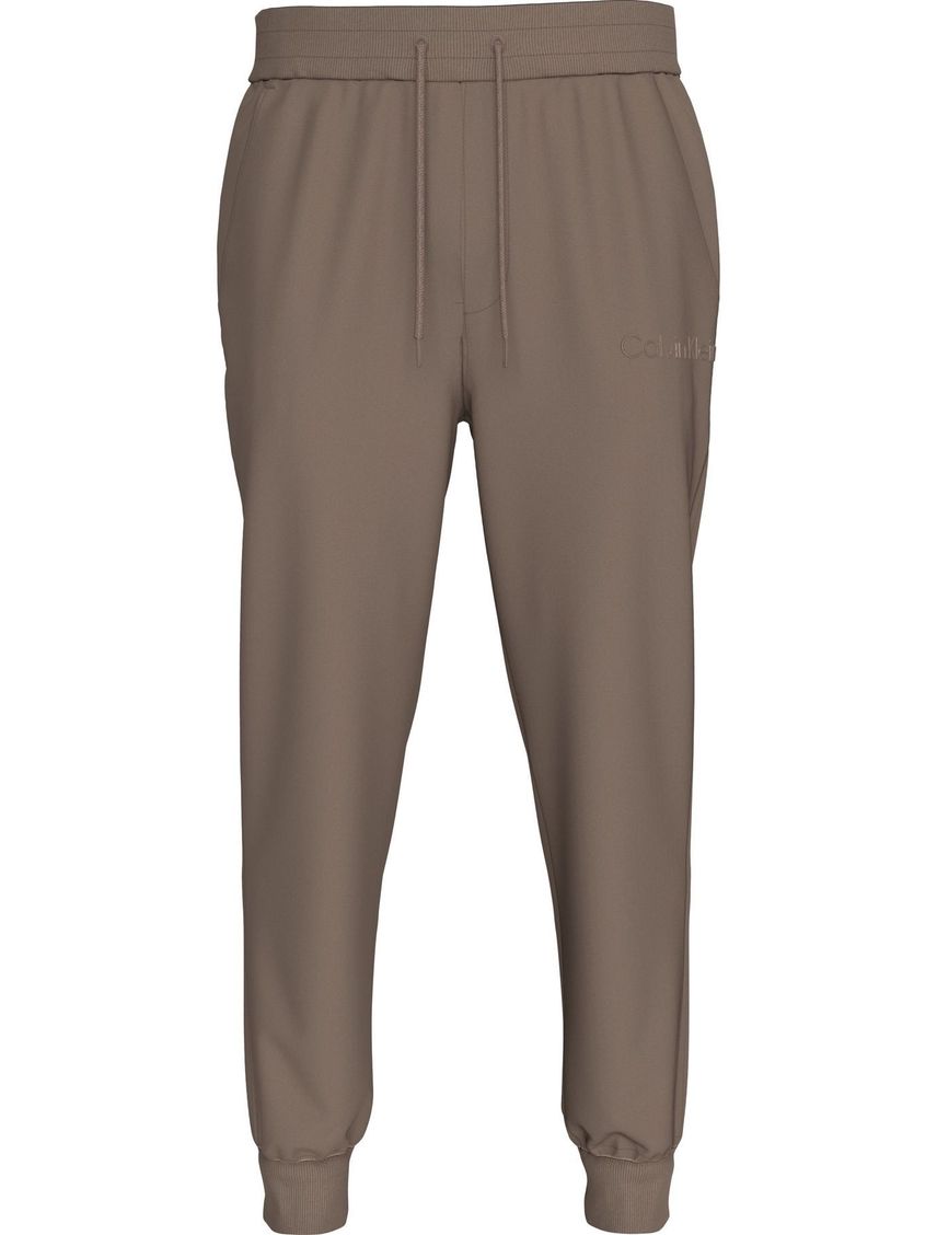 Jogger chocolate institutional con logo tonal