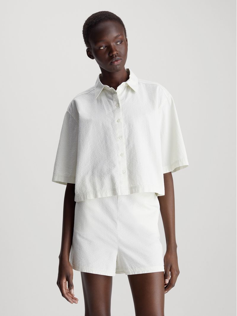 Camisa blanca de espalda anudada de sirsaca de algodón