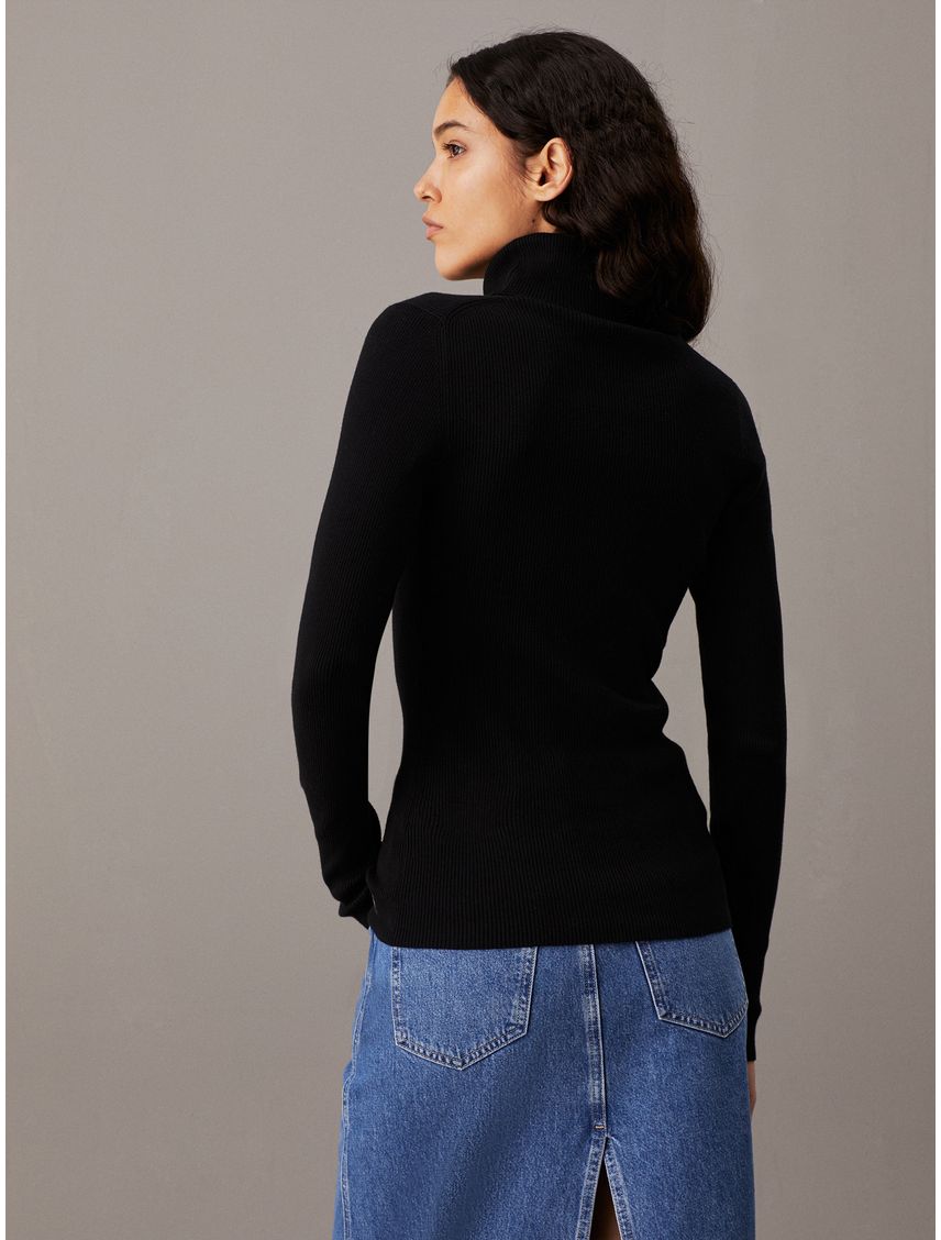 Saco negro tejido slim de cuello alto de canalé