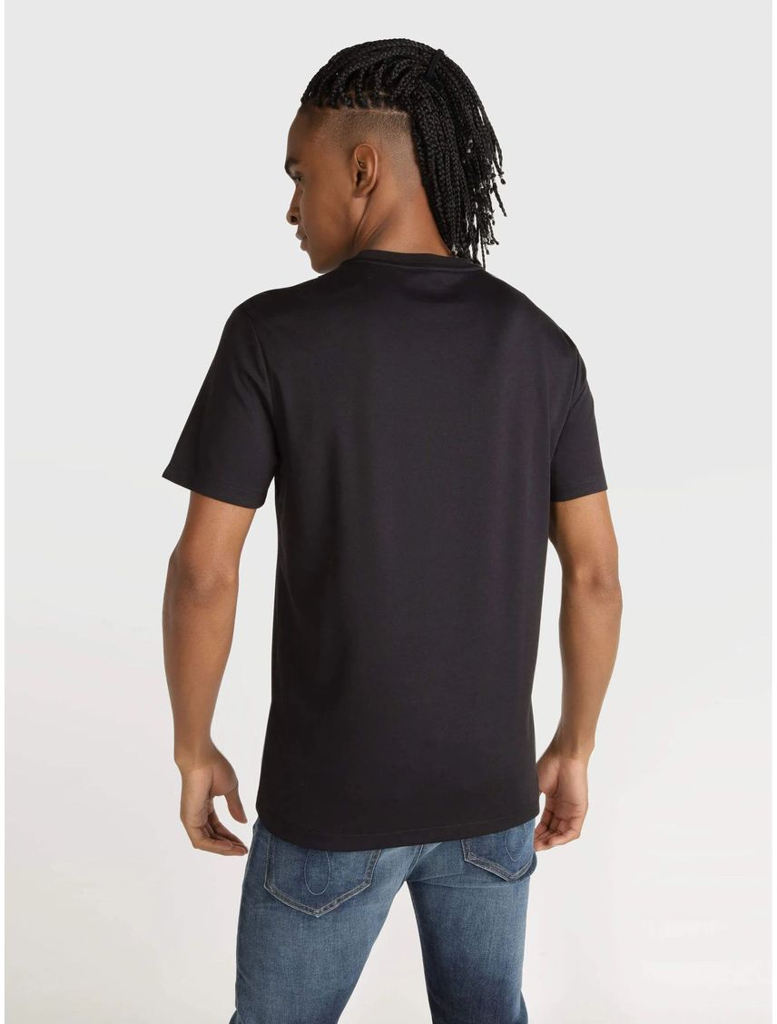 Camiseta negra manga corta con logo tape