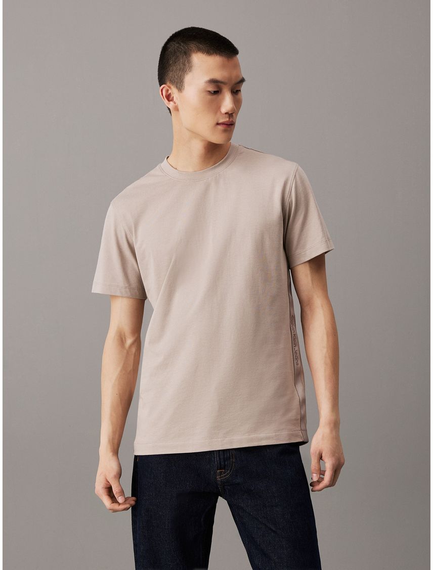 Camiseta Beige Con Logo En La Cinta Para Hombre